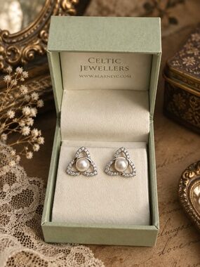 BLARNEY WOOLEN MILLS • Silver Trinity Knot Pearl Earrings